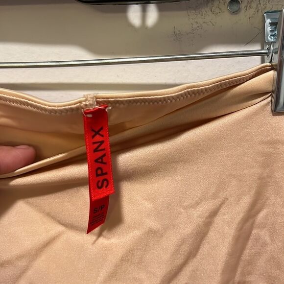 Ladies SPANX SHAPE WEAR - Picture 2 of 3